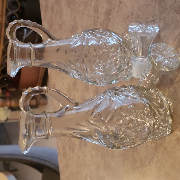 2 Vintage Anchor Hocking Oil & Vineger Glass Decanters With Glass Tops - Picture 2 of 4